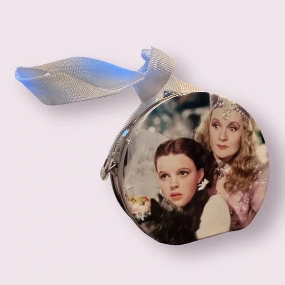 The Wizard of Oz Dorothy And Glinda Small Round Metal Tin Lunchbox Purse 1999 - Picture 5 of 10
